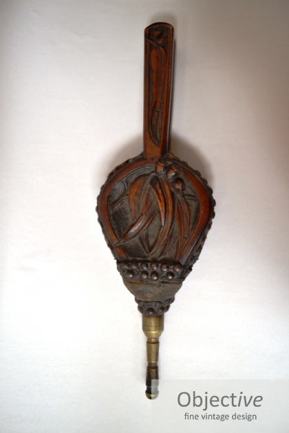 Gum-Nut-Carved,