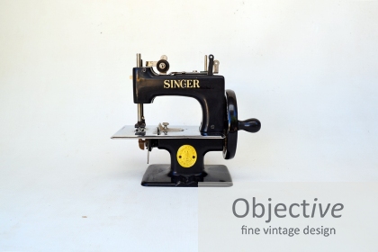 Miniature-Singer-Sewing-Machine, 