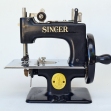 Miniature-Singer-Sewing-Machine, 