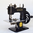 Miniature-Singer-Sewing-Machine, 